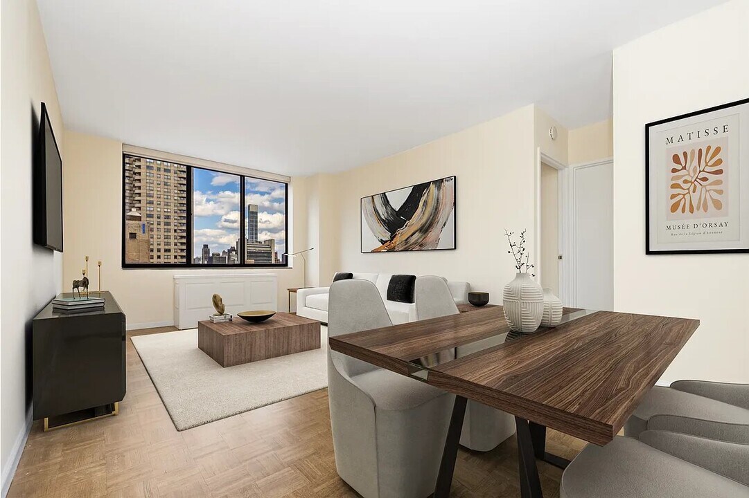 245 E 44th St in New York, NY - Building Photo