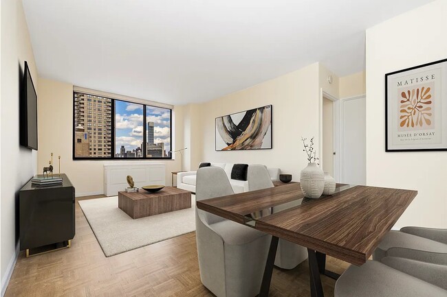 245 E 44th St