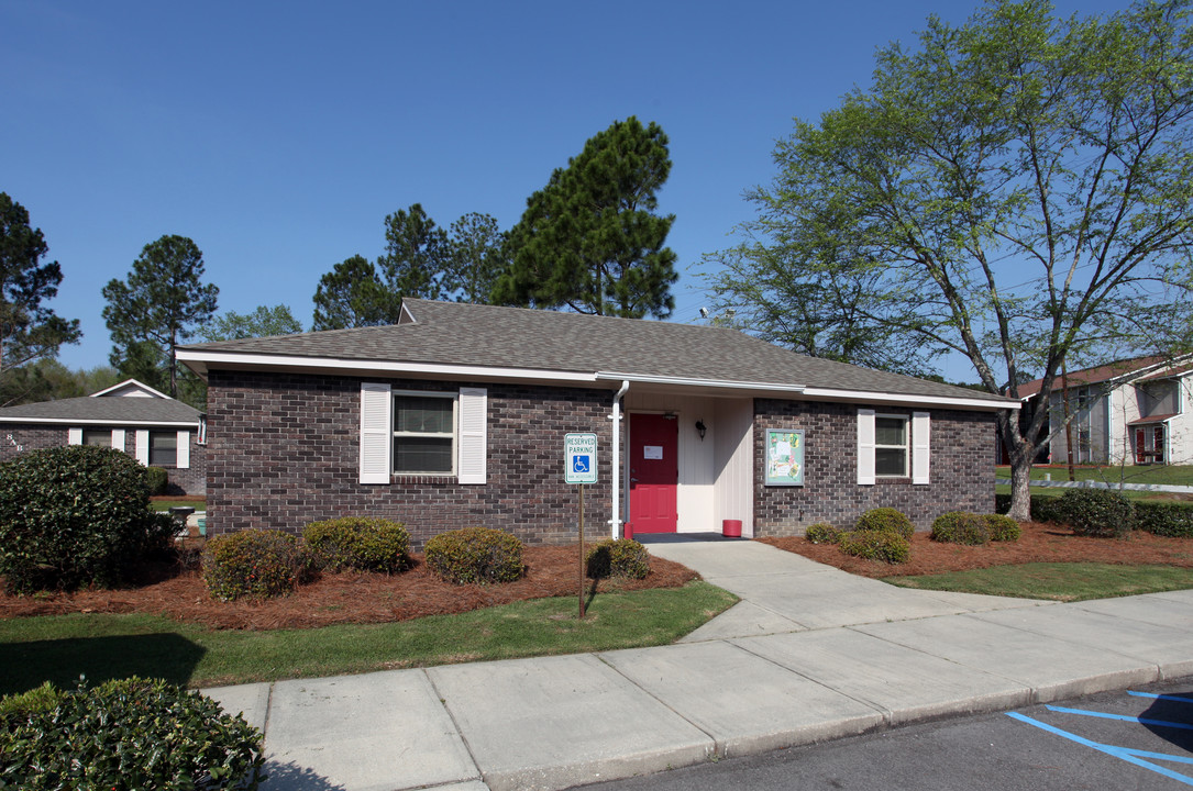 Wisteria Way in Manning, SC - Foto de edificio