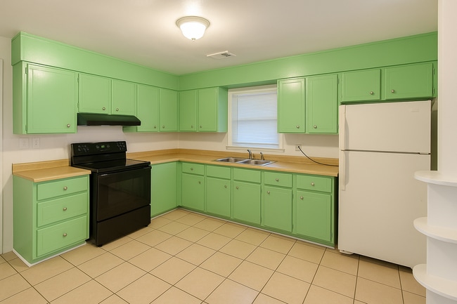 230 Suzanne Dr in Warner Robins, GA - Building Photo - Building Photo