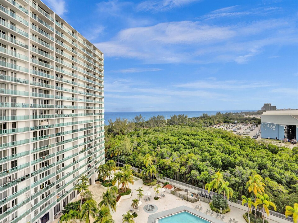 100 Bayview Dr, Unit 1125 in Sunny Isles Beach, FL - Foto de edificio