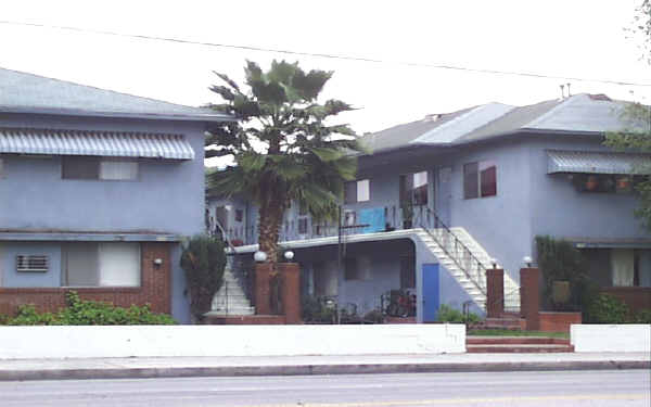 6606 Woodman Ave in Van Nuys, CA - Building Photo - Building Photo