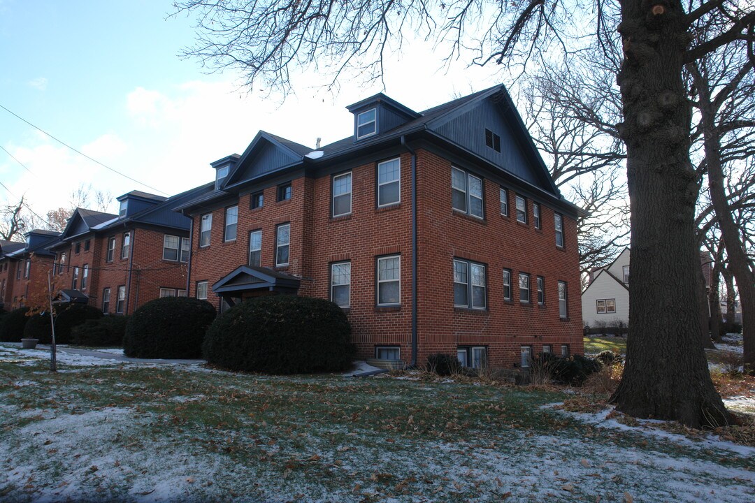 4526 University Ave in Des Moines, IA - Foto de edificio