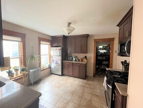 42 Electric Ave, Unit 2 in Somerville, MA - Building Photo - Building Photo
