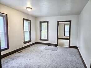 1201 Douglas Ave in Kalamazoo, MI - Building Photo - Building Photo