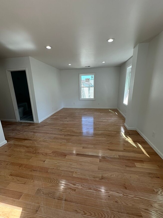 543 3rd Ave in Lyndhurst, NJ - Building Photo - Building Photo