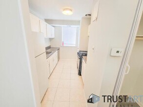 9921 Bustleton Ave in Philadelphia, PA - Building Photo - Building Photo