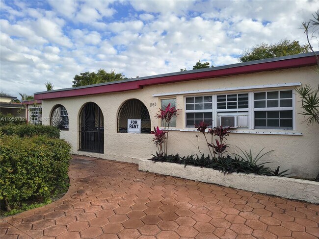 1030 NW 106th St in Miami, FL - Building Photo - Building Photo