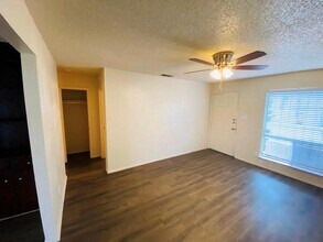 1710 Ledgewood Dr in Austin, TX - Building Photo - Building Photo