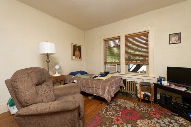 950 Bay St in Rochester, NY - Foto de edificio - Interior Photo