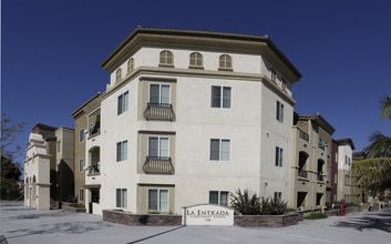La Entrada in San Diego, CA - Foto de edificio - Building Photo
