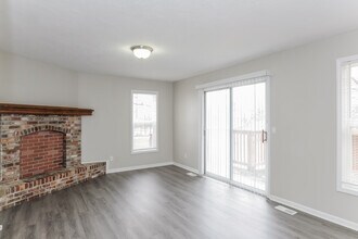 4721 138th Terrace in Grandview, MO - Foto de edificio - Building Photo