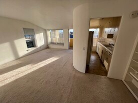 411 California Ave in Palo Alto, CA - Building Photo