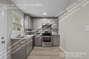 542 Braxton Blvd in Fayetteville, NC - Building Photo