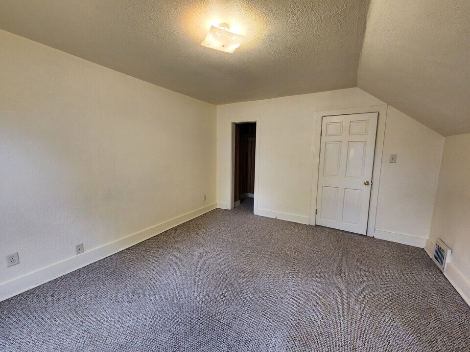 716 Main St in Neenah, WI - Building Photo