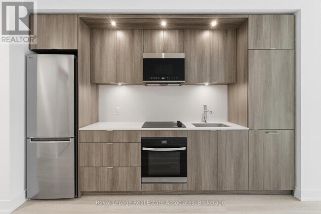 25 Cordova Ave in Toronto, ON - Building Photo - Building Photo