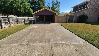 2320 Aberdeen Dr in Tyler, TX - Building Photo - Building Photo