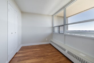 Bromley Square in Ottawa, ON - Building Photo - Interior Photo