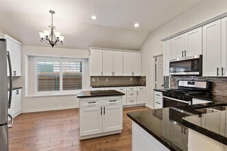 7724 Orly Ct in Plano, TX - Foto de edificio - Building Photo