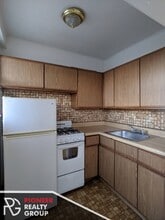 739 W Belmont Ave, Unit 402 in Chicago, IL - Foto de edificio - Building Photo
