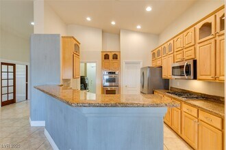 2255 Double Tree Ave in Henderson, NV - Building Photo - Building Photo