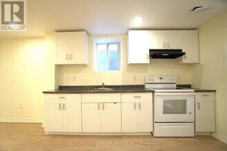 521 Yates Dr in Milton, ON - Building Photo - Building Photo