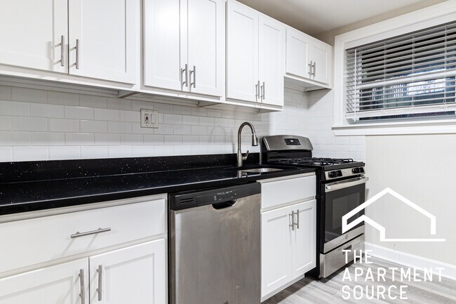 732 W Roscoe St, Unit NGA in Chicago, IL - Building Photo - Building Photo