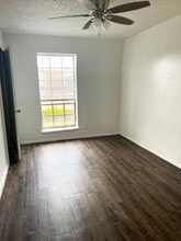 1220 Shadowdale Dr in Houston, TX - Building Photo - Building Photo