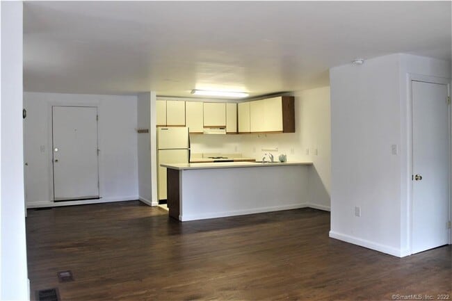 268 Simpaug Turnpike in Redding, CT - Building Photo - Building Photo