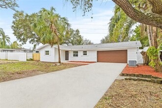 2255 S Lagoon Cir in Clearwater, FL - Building Photo - Building Photo