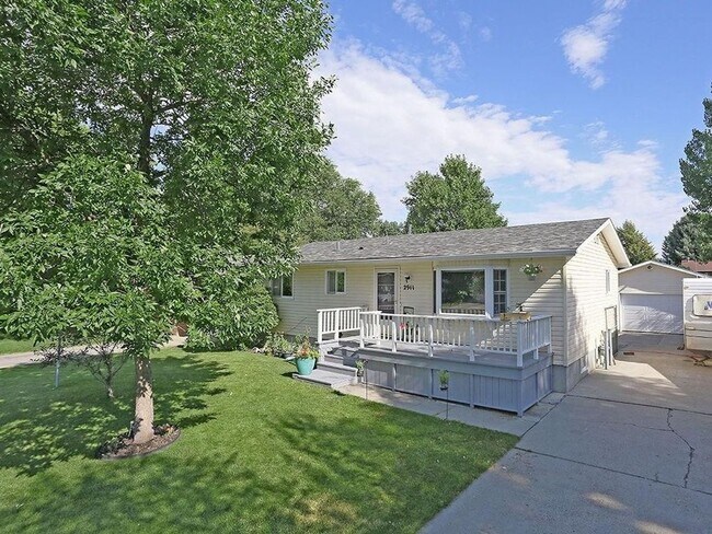 property at 2911 Vermillion Dr