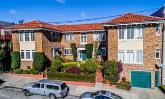 320-324 El Camino del Mar Apartments