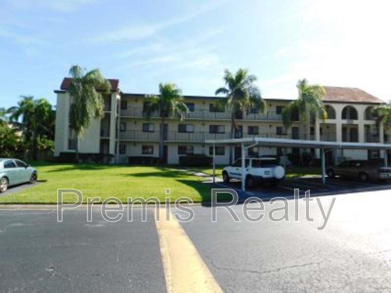 3055 Casa Del Sol Cir in Clearwater, FL - Building Photo