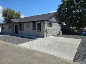 4215 N Locust Rd in Spokane, WA - Building Photo