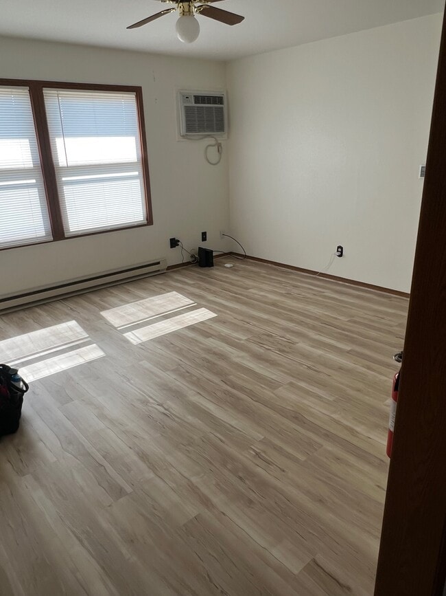 2317 Donna Maria Dr, Unit 103 in Warrenton, MO - Foto de edificio - Building Photo