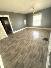 107 Ottumwa St, Unit 107.5 in Ottumwa, IA - Foto de edificio - Building Photo