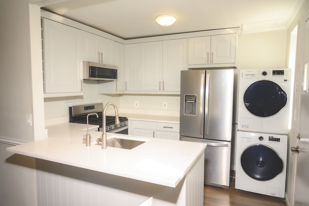 230 Texas Ave in Bridgeport, CT - Building Photo