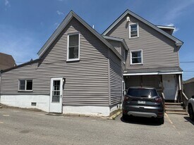 39 Old Orchard St in Old Orchard Beach, ME - Building Photo