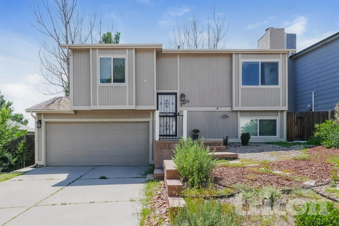 7475 Churchwood Cir in Colorado Springs, CO - Foto de edificio
