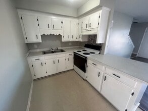 1017 Leaphart St in West Columbia, SC - Building Photo - Building Photo