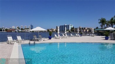 16546 NE 26th Ave in North Miami Beach, FL - Building Photo - Building Photo