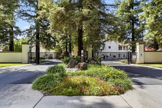 Timberlake Condominiums in Modesto, CA - Building Photo - Building Photo