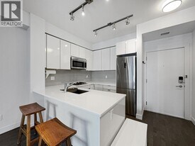 10011 River Dr in Richmond, BC - Building Photo