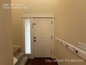 4887 SE 3rd Ct in Gresham, OR - Building Photo - Building Photo