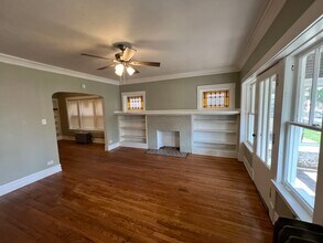 5830 W Superior St in Chicago, IL - Building Photo - Building Photo