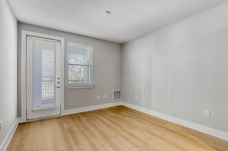 Red Oaks in Austin, TX - Foto de edificio - Building Photo