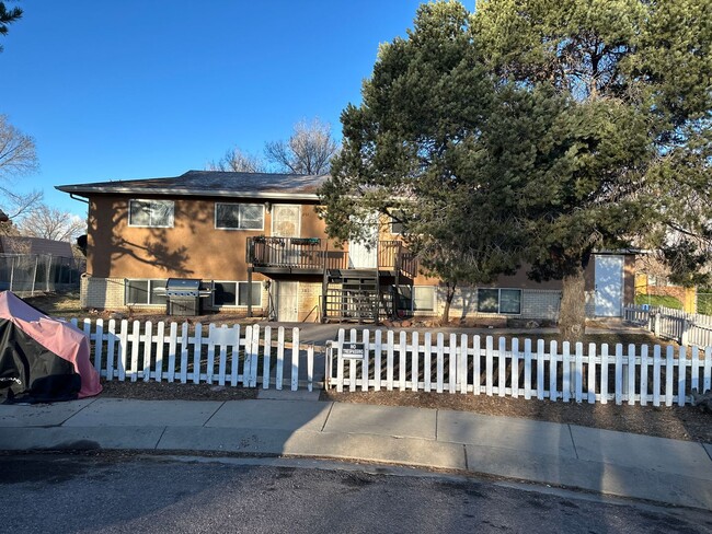 322 Bonnie Ct in Colorado Springs, CO - Building Photo - Building Photo