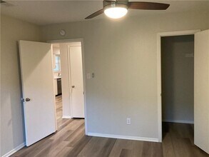 1908b Townesouth Cir in Austin, TX - Building Photo - Building Photo
