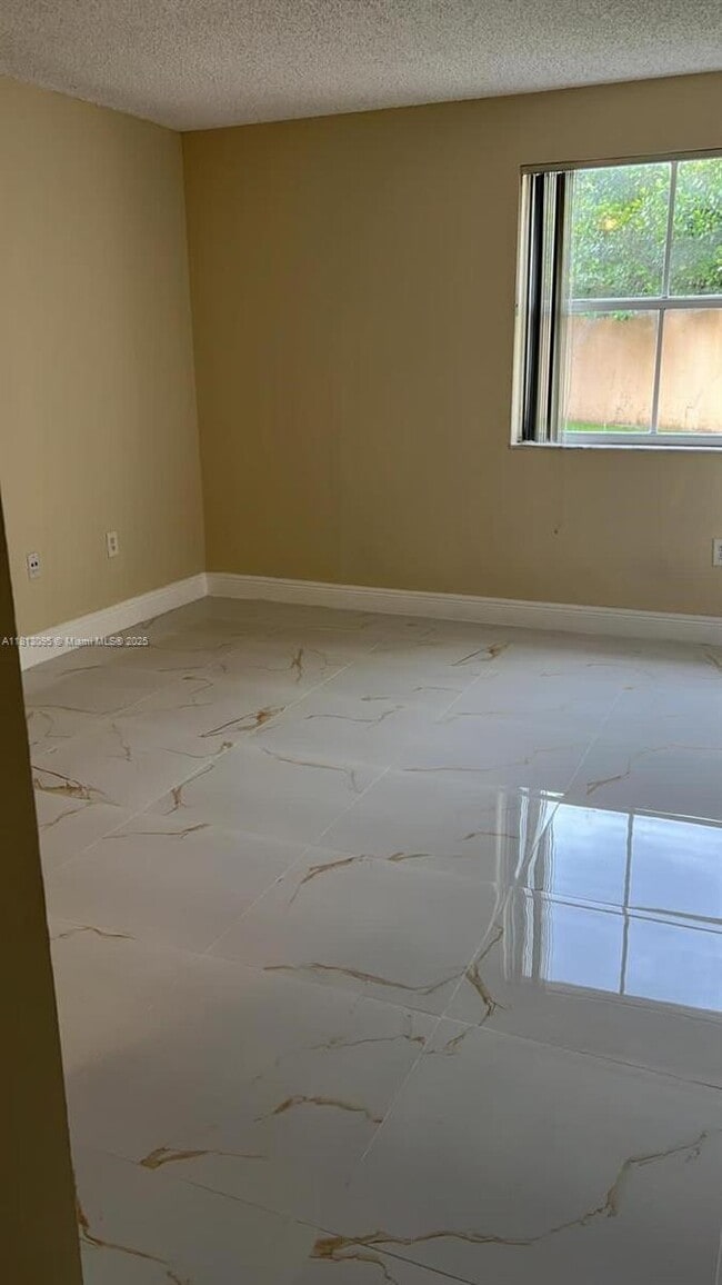 6284 NW 186th St in Hialeah, FL - Building Photo - Building Photo