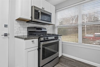 10128 Manchester Rd, Unit D in St. Louis, MO - Building Photo - Building Photo